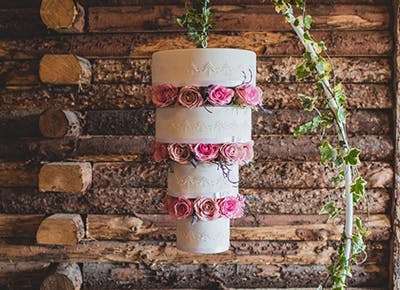 Hanging-wedding-cake