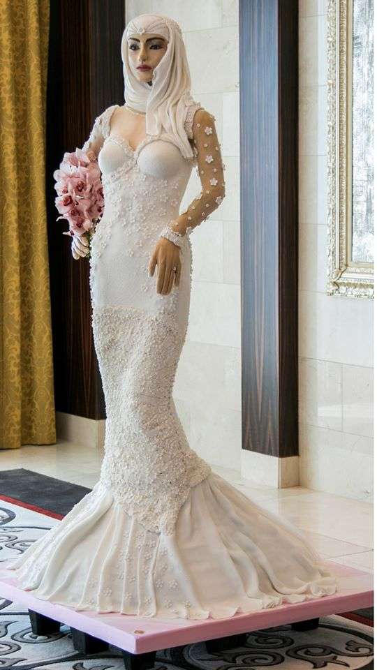 million-dollar-cake- Arab bride